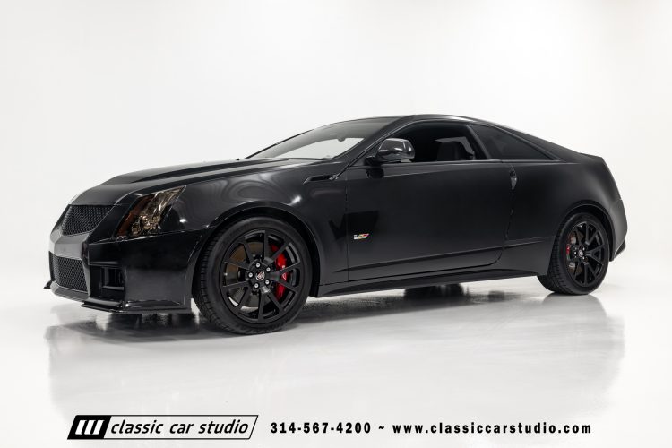 2015_Cadillac_CTS-V_2204-1