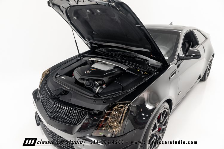 2015_Cadillac_CTS-V_2204-103