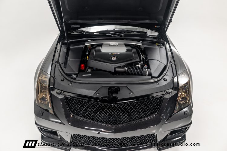 2015_Cadillac_CTS-V_2204-105