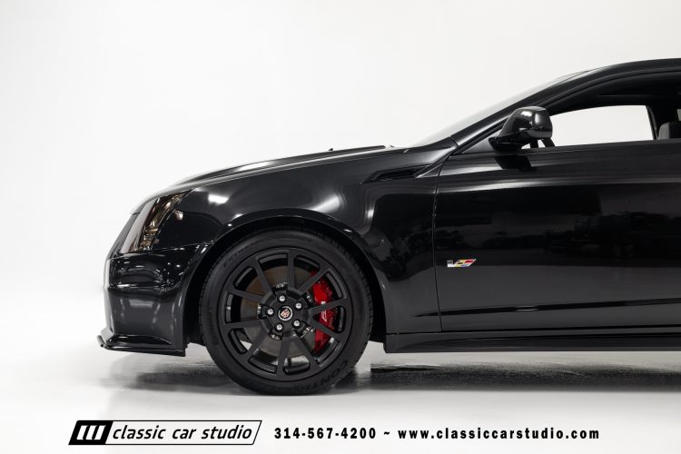 2015_Cadillac_CTS-V_2204-17