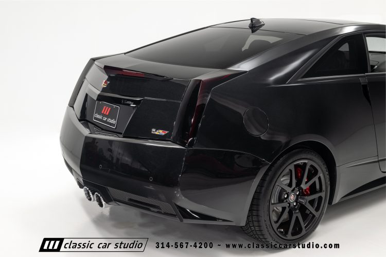 2015_Cadillac_CTS-V_2204-43