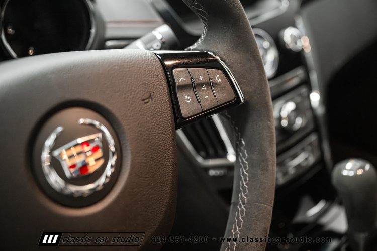 2015_Cadillac_CTS-V_2204-80