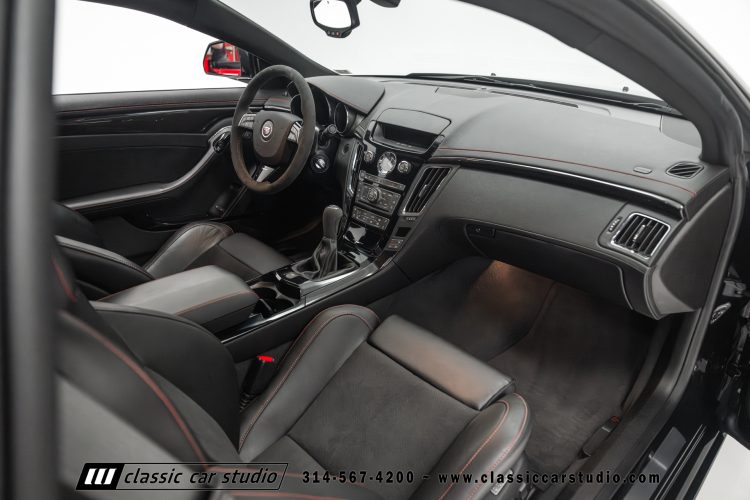 2015_Cadillac_CTS-V_2204-95