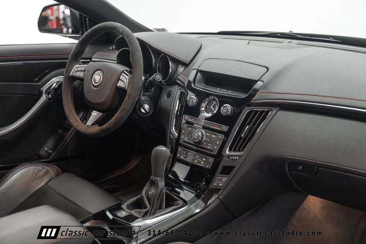 2015_Cadillac_CTS-V_2204-96