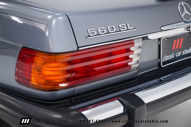 88_MercedesBenz_560SL_2186-54