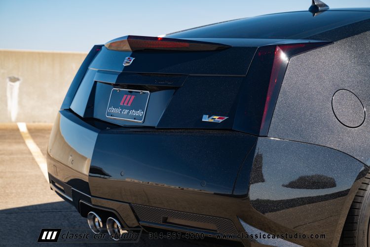 2015_Cadillac_CTS-V_2204-167