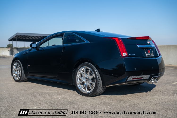 2012_Cadillac_CTS-V_2212-127