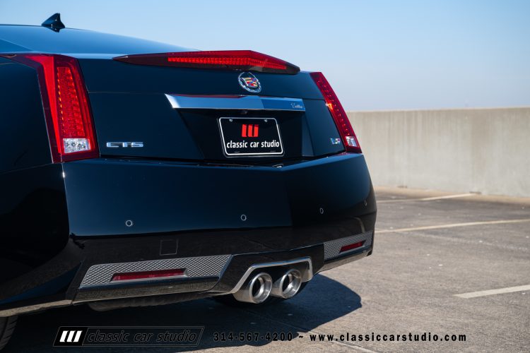 2012_Cadillac_CTS-V_2212-128