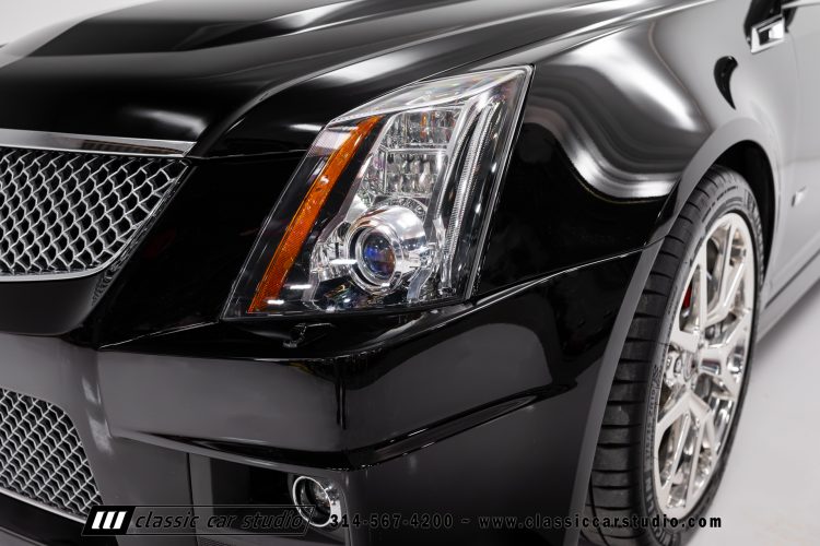 2012_Cadillac_CTS-V_2212-13