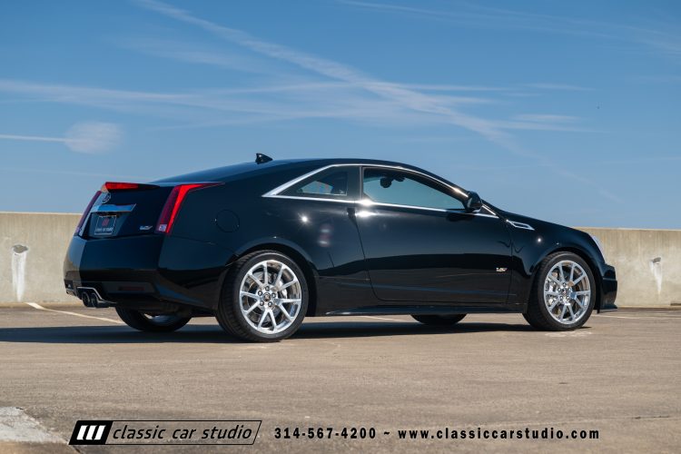 2012_Cadillac_CTS-V_2212-135