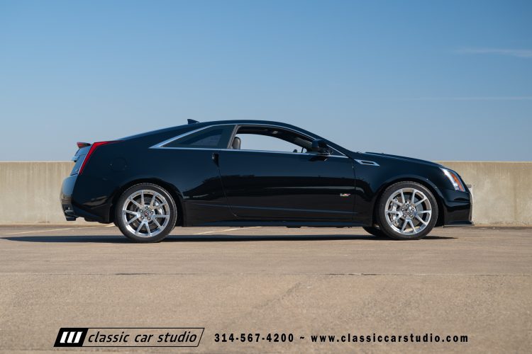 2012_Cadillac_CTS-V_2212-136