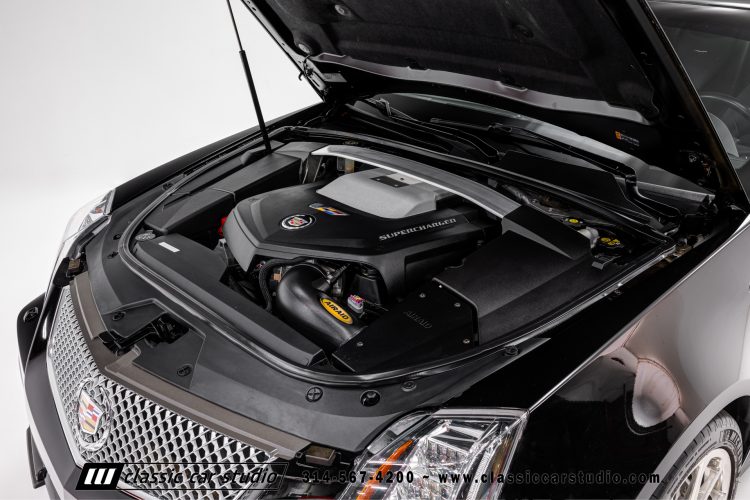 2012_Cadillac_CTS-V_2212-2