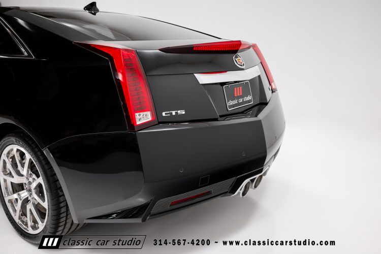 2012_Cadillac_CTS-V_2212-32