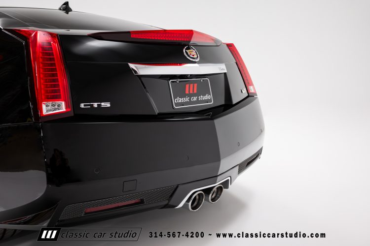 2012_Cadillac_CTS-V_2212-36