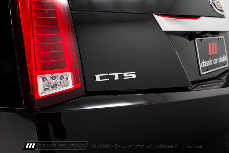 2012_Cadillac_CTS-V_2212-37