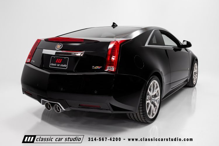 2012_Cadillac_CTS-V_2212-43