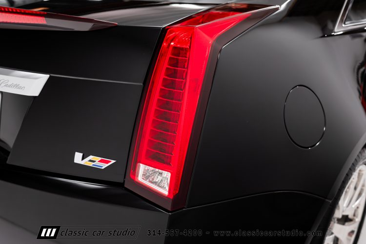 2012_Cadillac_CTS-V_2212-44