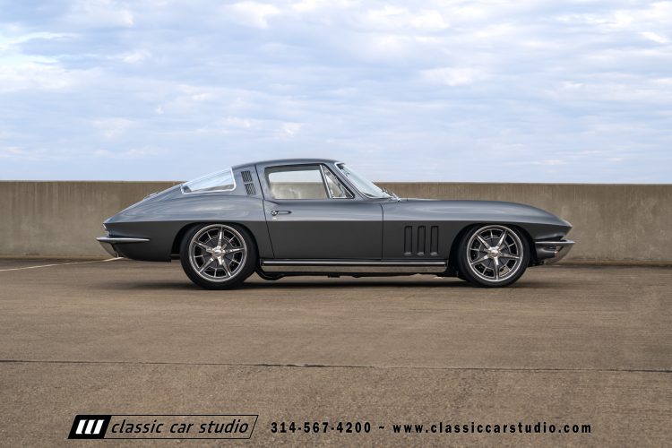 65_Chevrolet_Corvette_2219-207