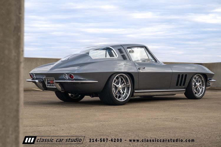 65_Chevrolet_Corvette_2219-208