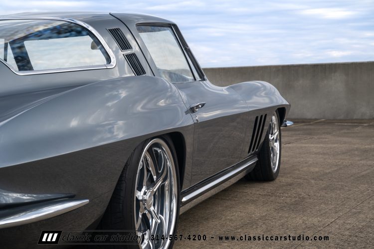 65_Chevrolet_Corvette_2219-213