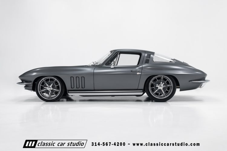 65_Chevrolet_Corvette_2219-35